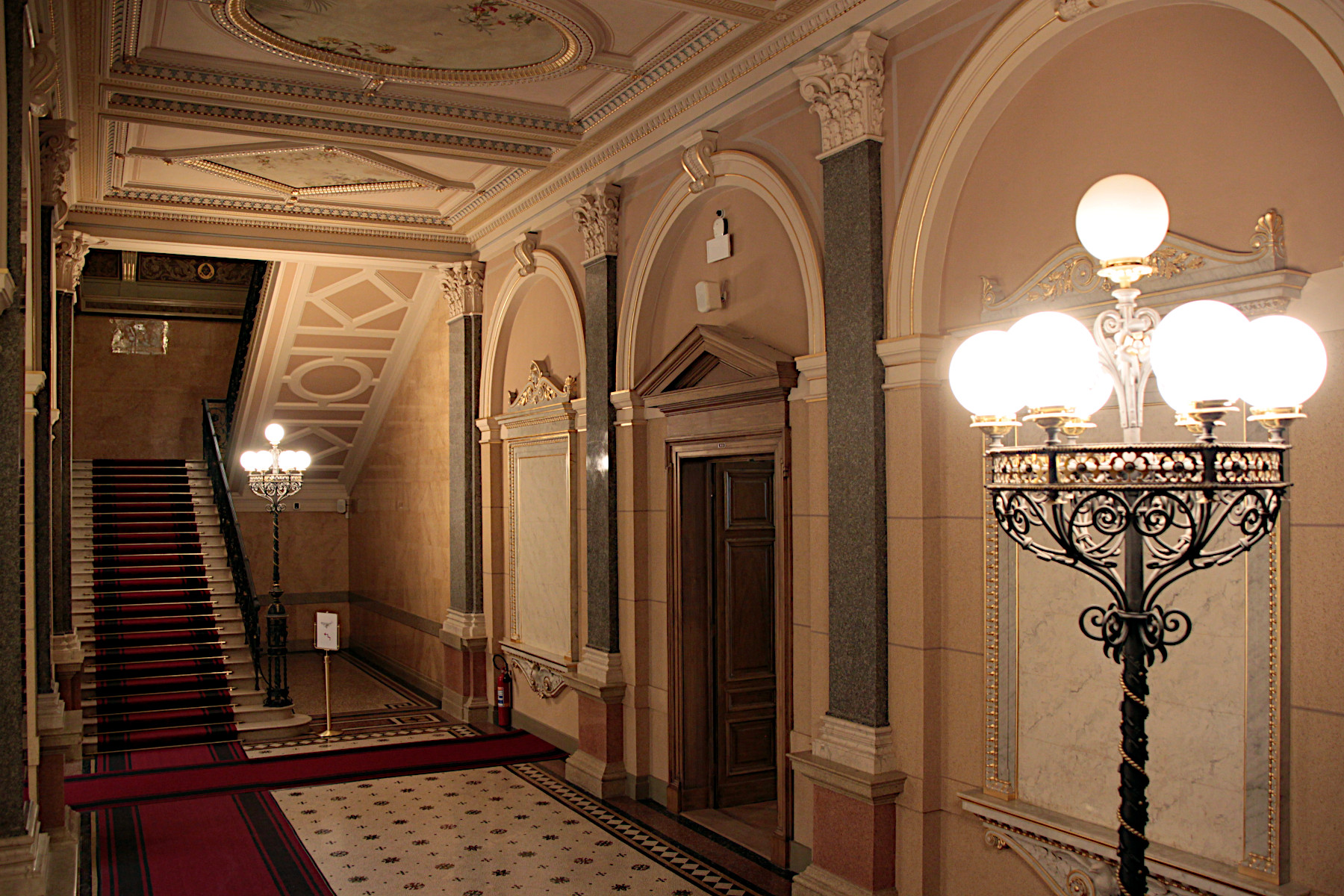 N�RODN� MUZEUM - PRAHA NOV� M�STO